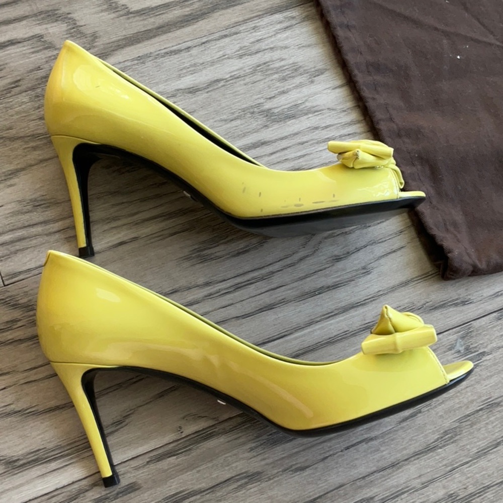 Gucci Clodine Yellow Patent Leather Bow Peep-Toe Pump Size 37.5 Party Statement - Picture 6 of 15